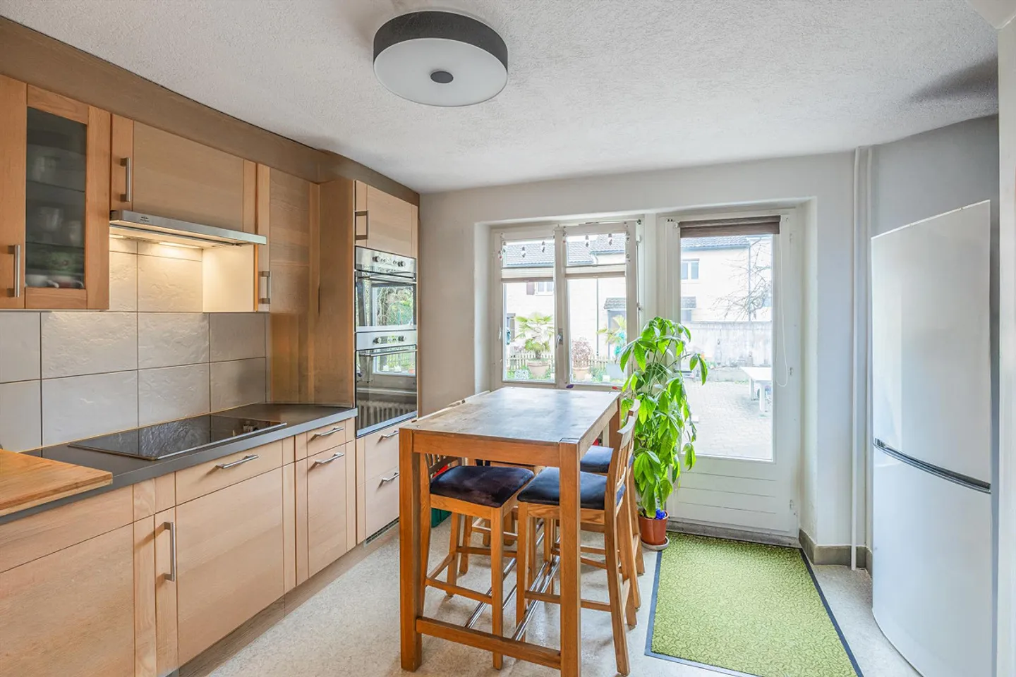 Charming 4-Room Row House in 400m Walking Distance from Lake Zug - Photo 2 of 7