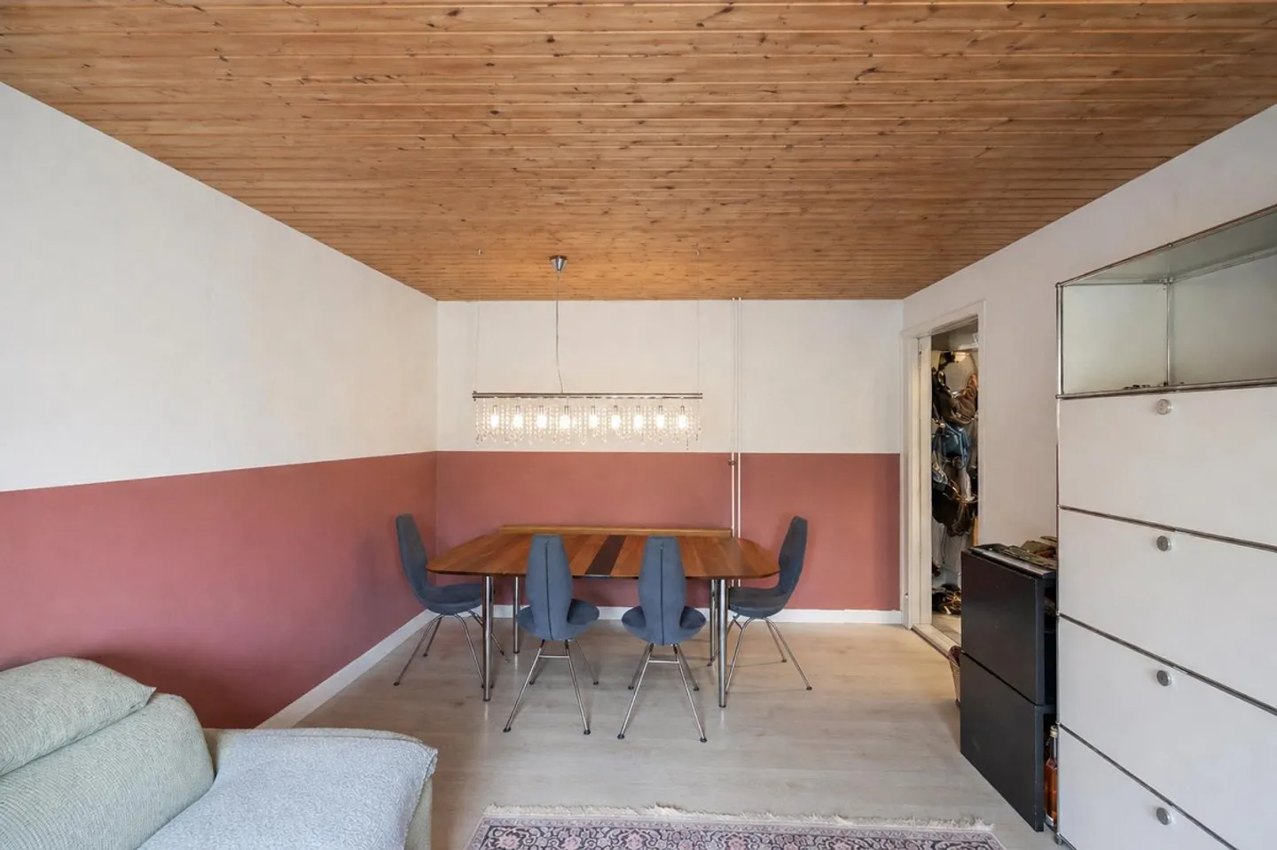 Charming 4-Room Row House in 400m Walking Distance from Lake Zug - Photo 3 of 7