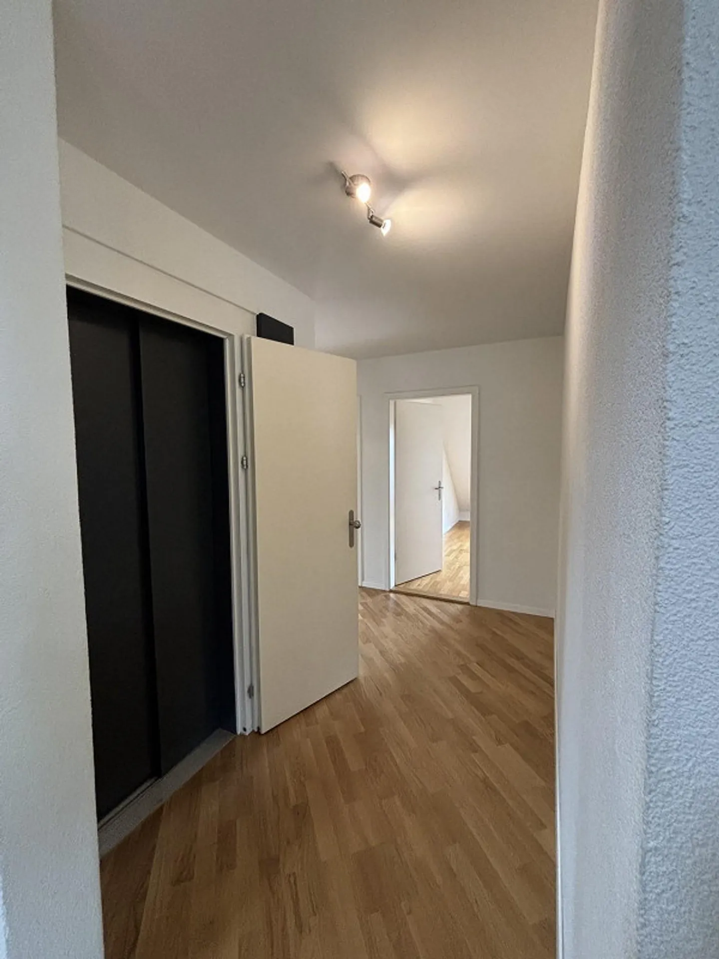 Appartement 4,5 pièces au-dessus des toits de Bienne - Photo 9 sur 13