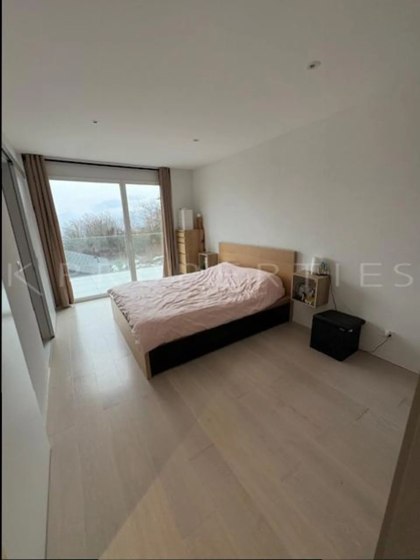 Geräumige Wohnung mit Terrasse - Foto 1 von 10