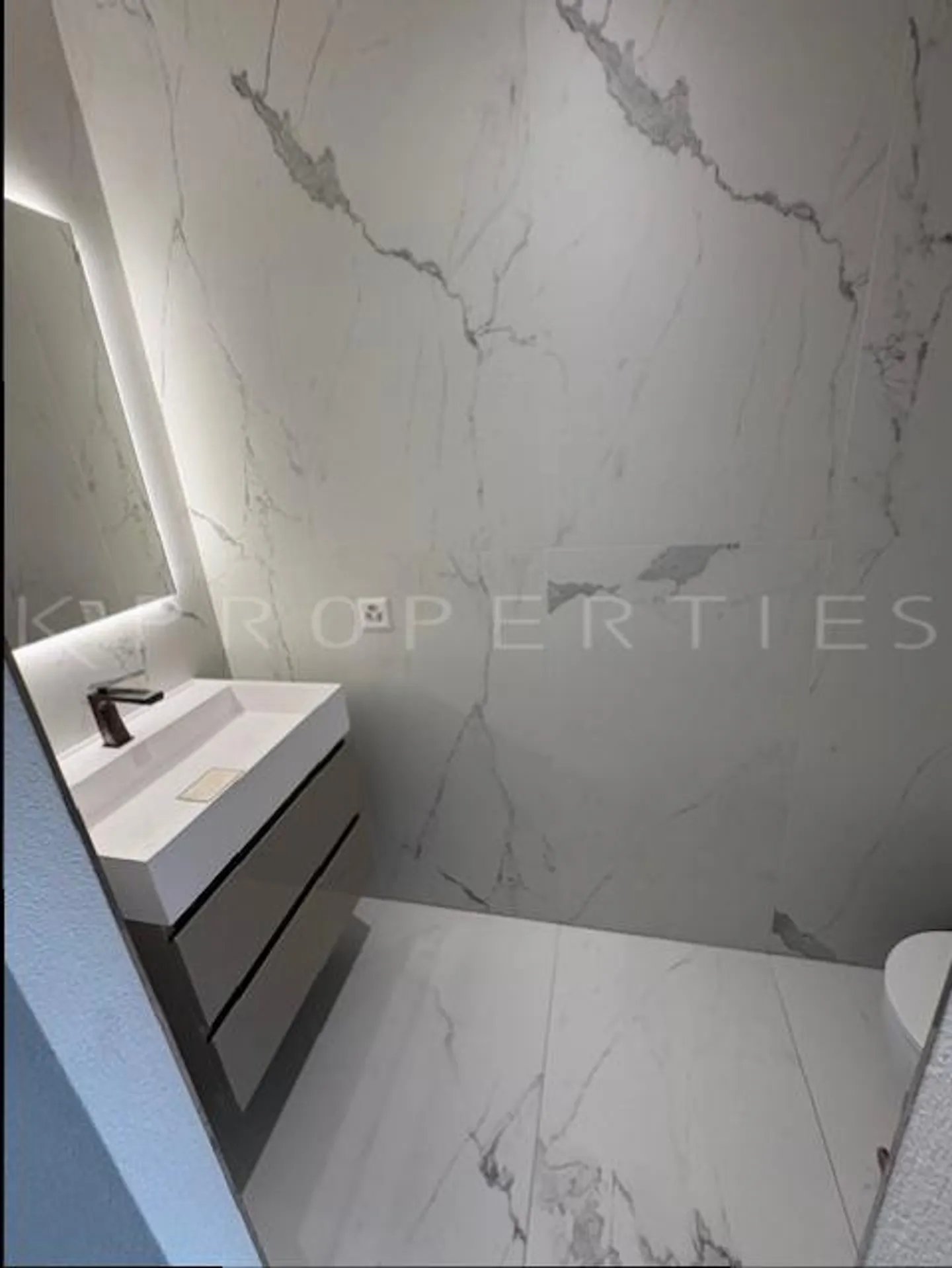 Geräumige Wohnung mit Terrasse - Foto 4 von 10