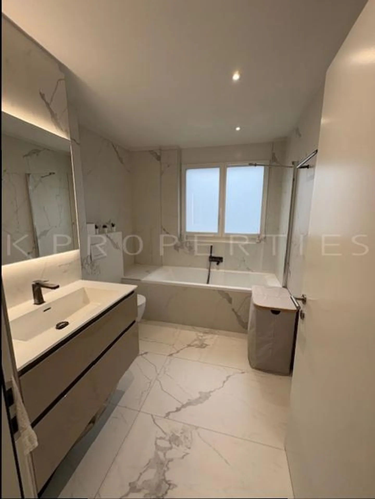 Geräumige Wohnung mit Terrasse - Foto 8 von 10