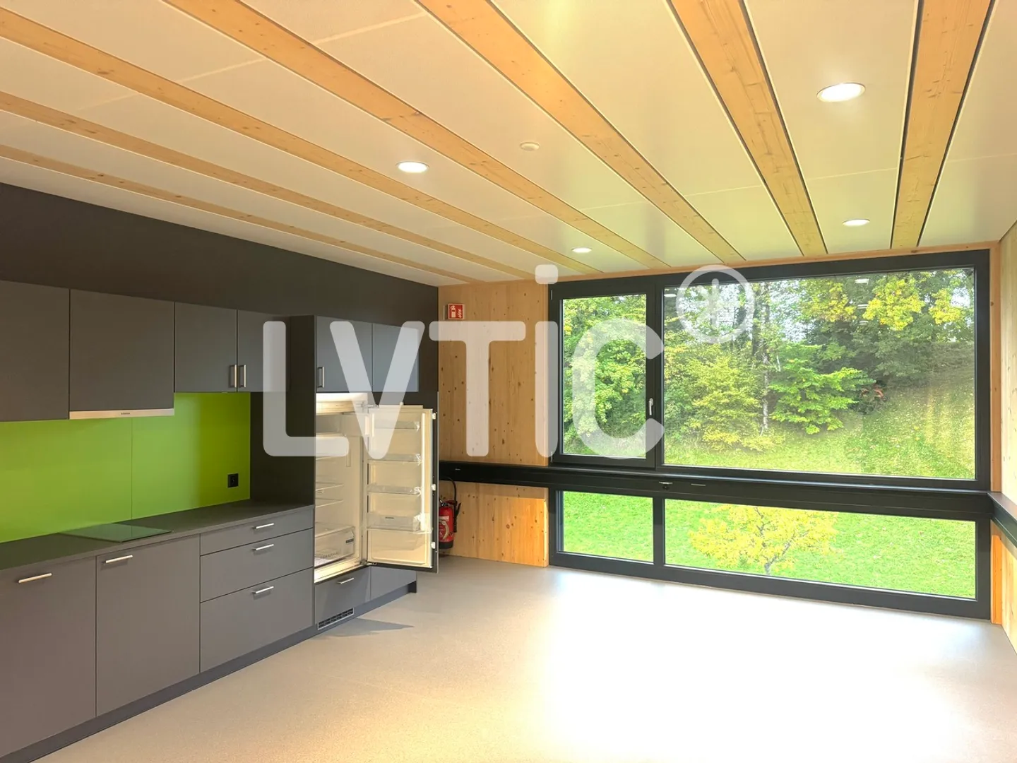Premises, offices, workshops of 236 m2 for rent in Châtel-St-Denis - Photo 2 of 10