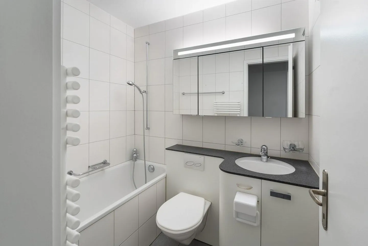 Charming Ground-Floor Apartment - Photo 5 of 6