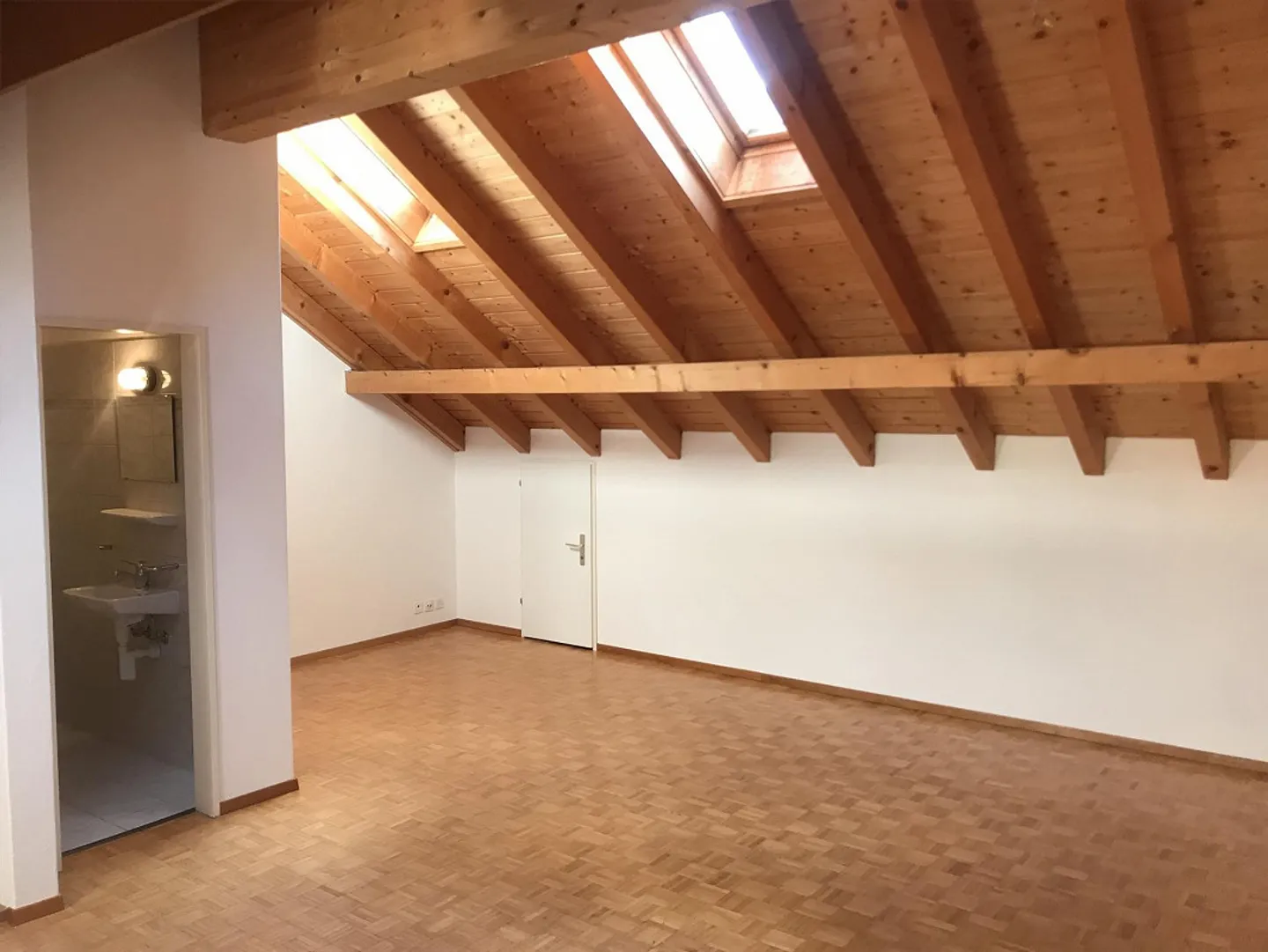 Appartement en duplex de 3,5 pièces intéressant - Photo 10 sur 10