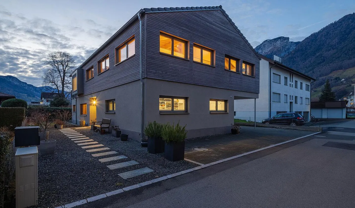 Elegantes Einfamilienhaus am See - Foto 1 von 10