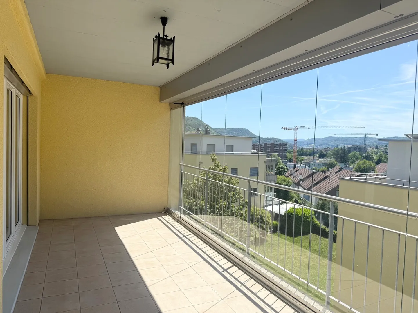 APPARTAMENTO 4,5 STANZE CON BALCONE SPAZIOSO E VERSATILI LOCALI DI STOCCAGGIO - Foto 1 di 13