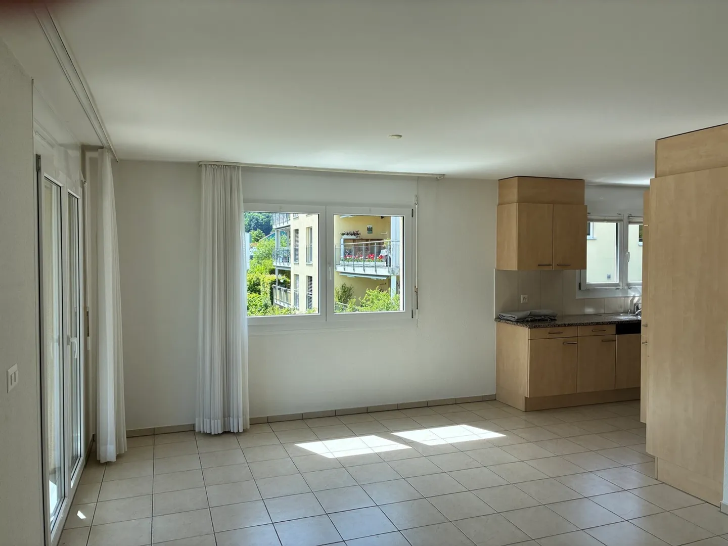 APPARTAMENTO 4,5 STANZE CON BALCONE SPAZIOSO E VERSATILI LOCALI DI STOCCAGGIO - Foto 3 di 13