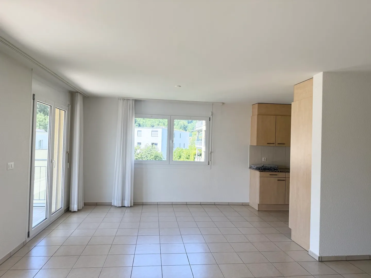 APPARTAMENTO 4,5 STANZE CON BALCONE SPAZIOSO E VERSATILI LOCALI DI STOCCAGGIO - Foto 5 di 13