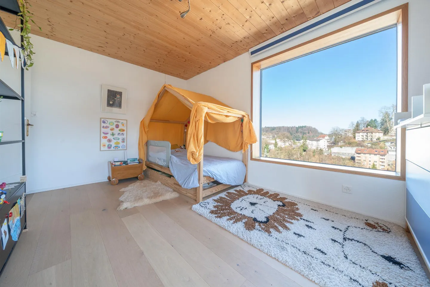 A House with Personality, Garden and Panorama - Photo 4 of 8