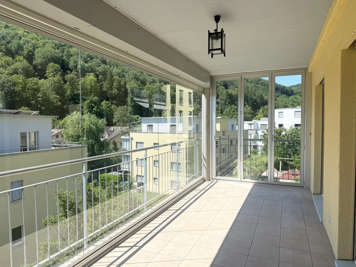 APPARTAMENTO 4,5 STANZE CON BALCONE SPAZIOSO E VERSATILI LOCALI DI STOCCAGGIO - Foto 2 di 13