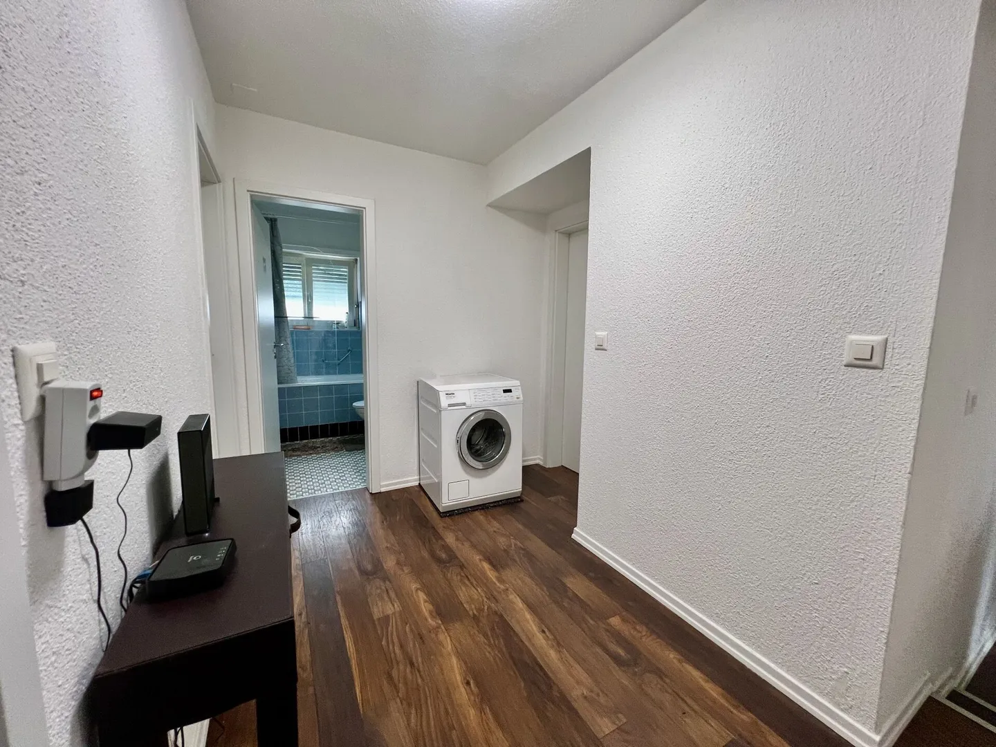 Maison multifamiliale entièrement louée avec trois grands appartements - Photo 4 sur 10