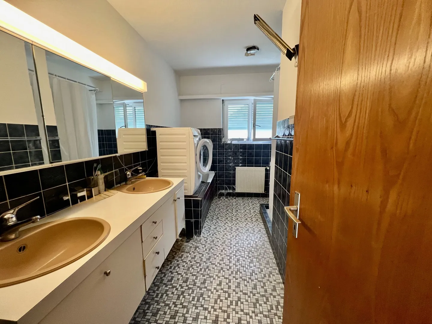 Maison multifamiliale entièrement louée avec trois grands appartements - Photo 6 sur 10