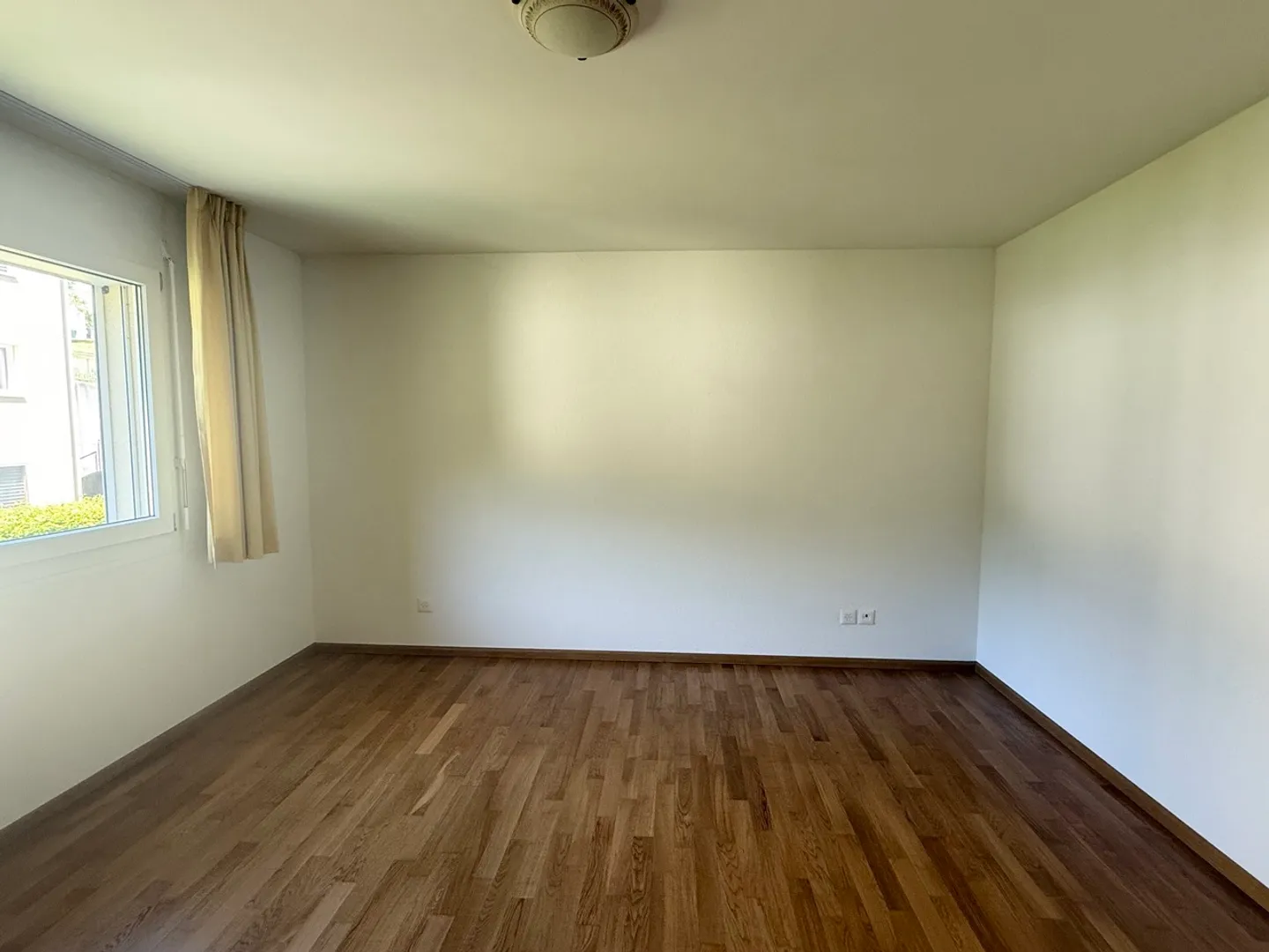 APPARTAMENTO 4,5 STANZE CON BALCONE SPAZIOSO E VERSATILI LOCALI DI STOCCAGGIO - Foto 9 di 13