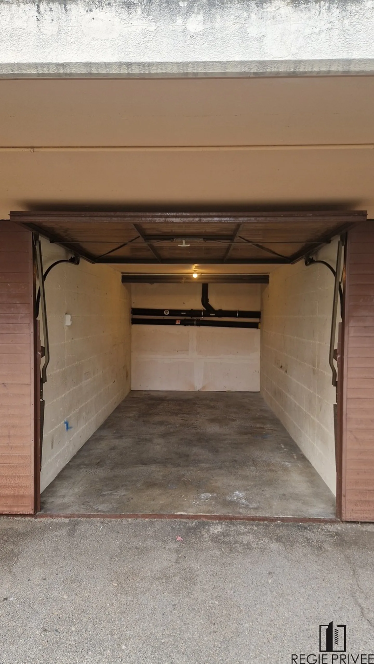 Garage à louer - Photo 2 sur 2