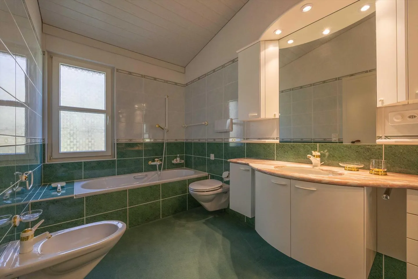 Villa with 18 rooms - Photo 11 of 13