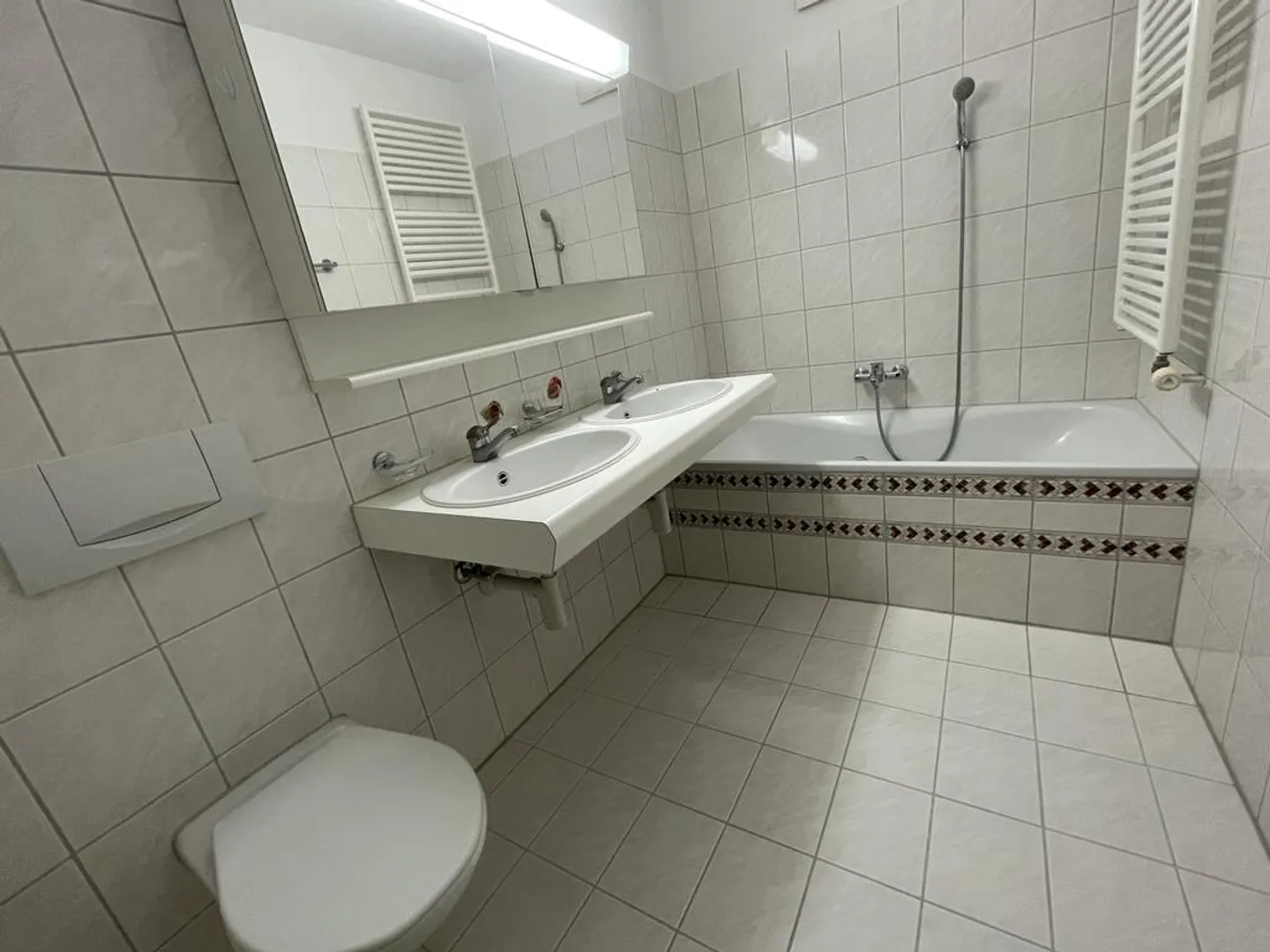 Appartamento affascinante con area salotto e lavanderia privata - Foto 3 di 7