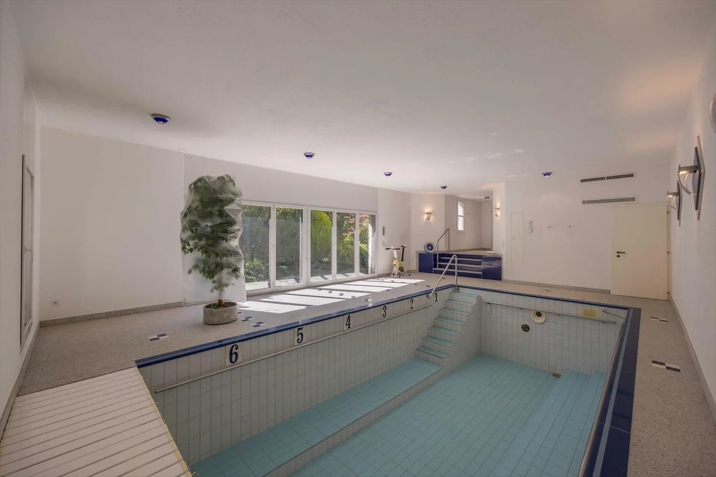 Villa with 18 rooms - Photo 13 of 13