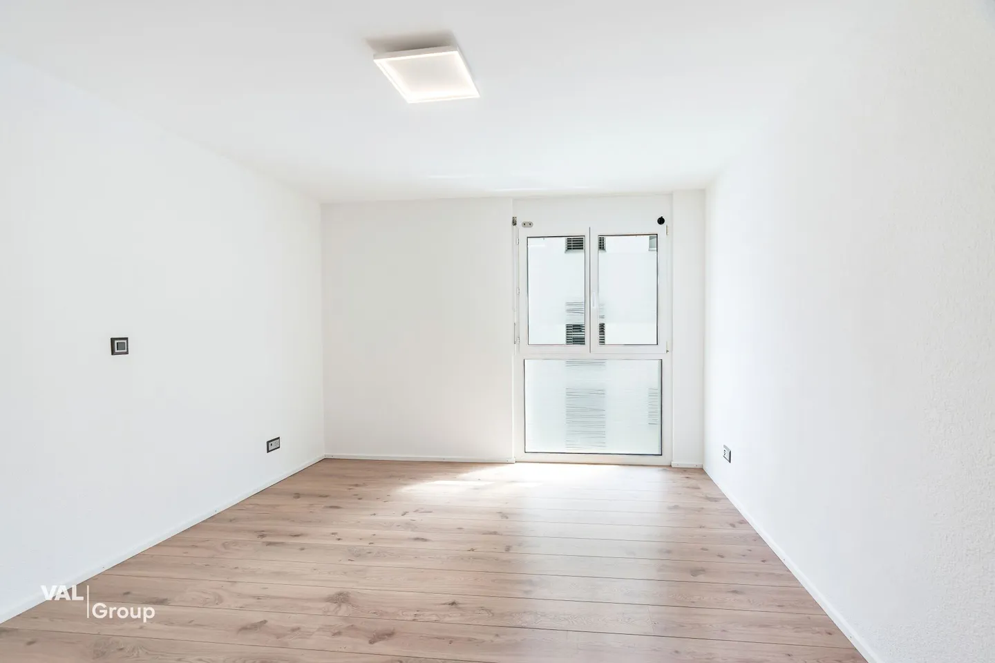 Exclusive Duplex Penthouse in the Center of Visp - Photo 5 of 17