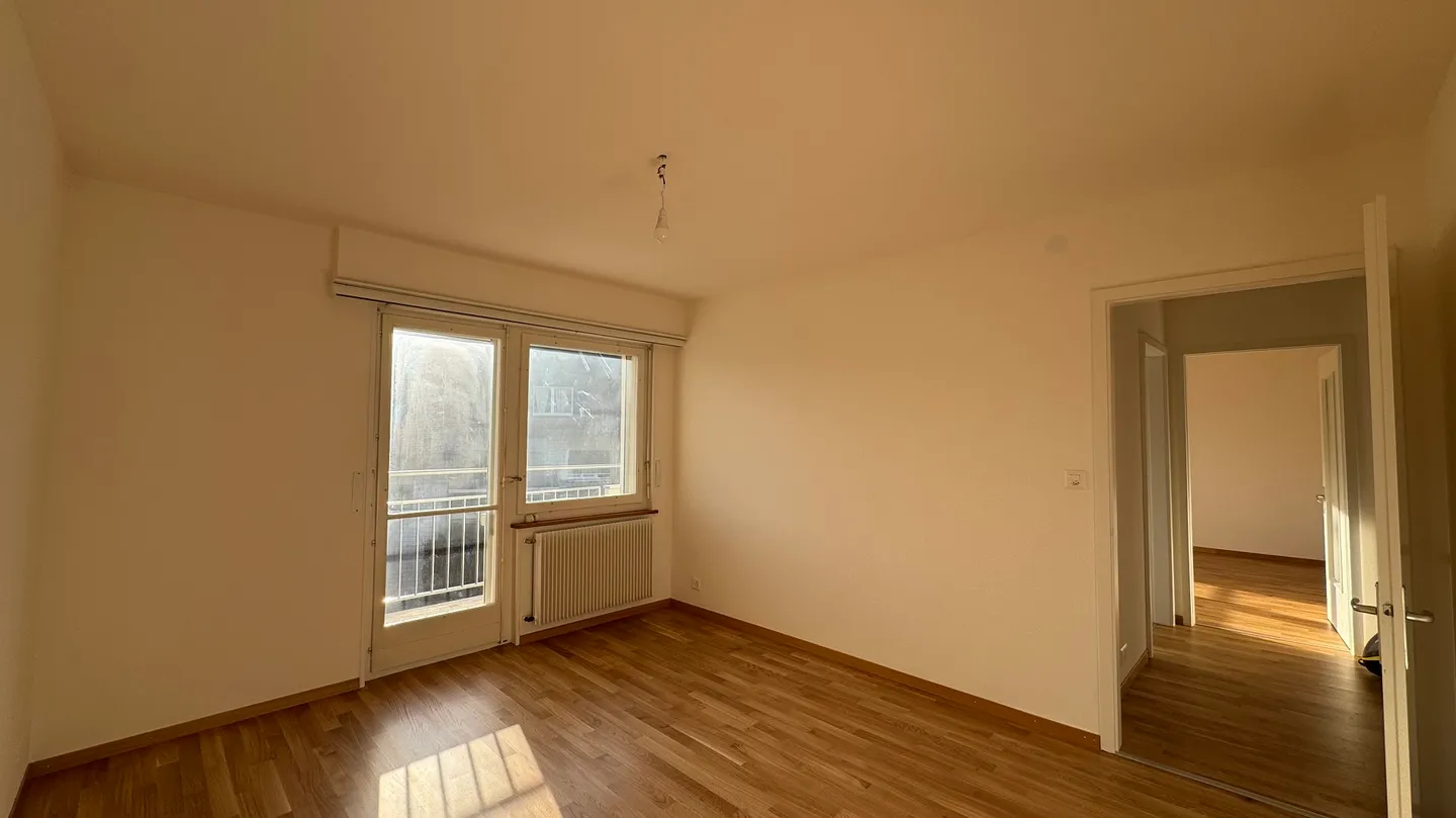 Charming Renovated Apartment - Photo 5 of 8