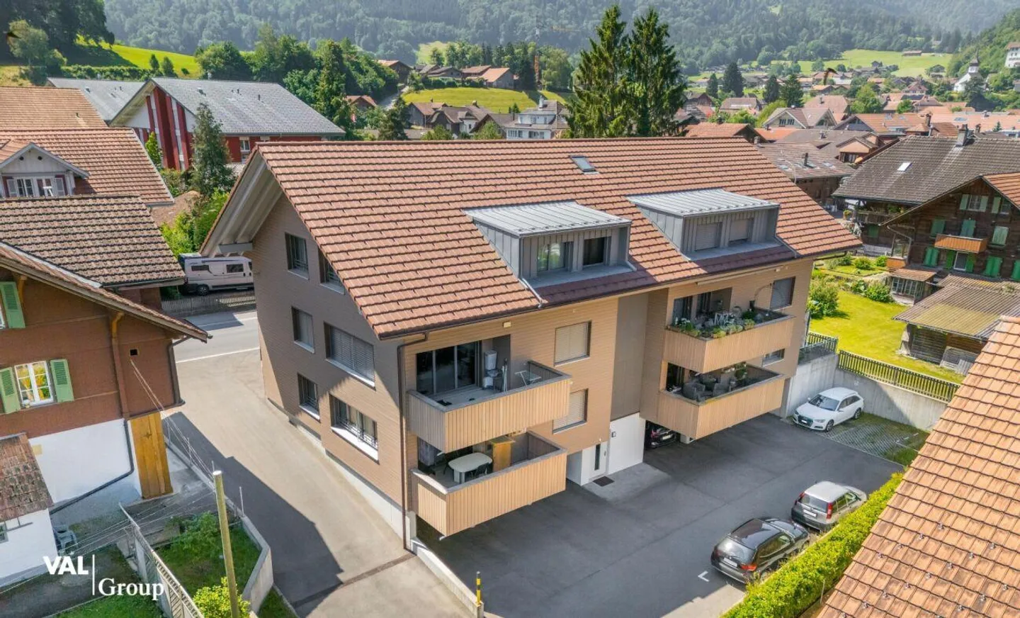 Vie moderne avec vue à Wimmis, alliant tranquillité, confort et paysage - Photo 1 sur 12