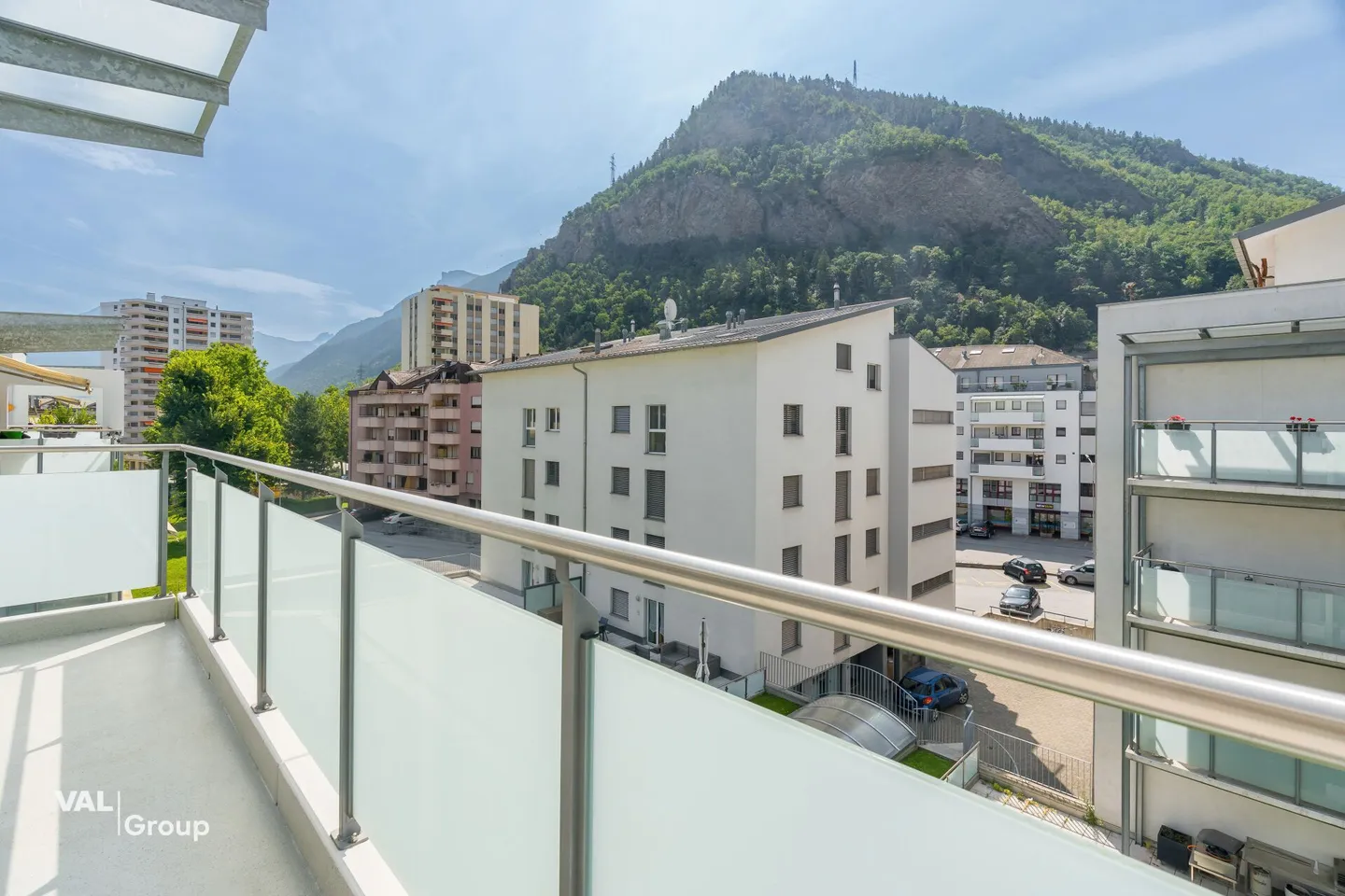 Exclusive Duplex Penthouse in the Center of Visp - Photo 10 of 17