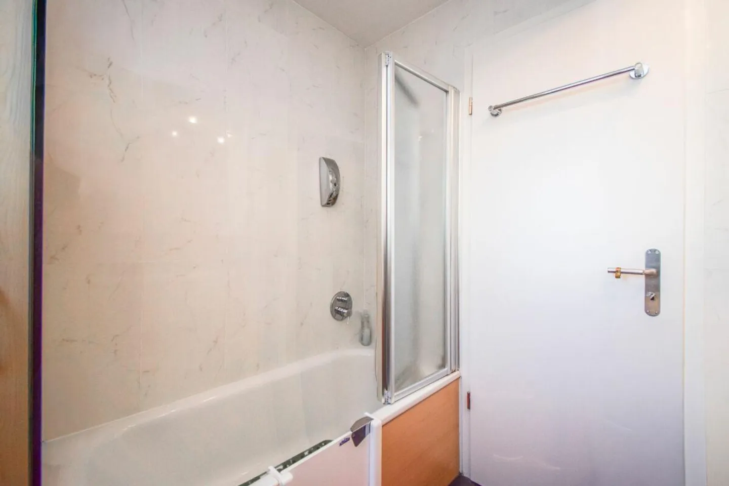 DIY enthusiasts pay attention! 4-room terraced house in Kreuzlingen - Photo 8 of 16