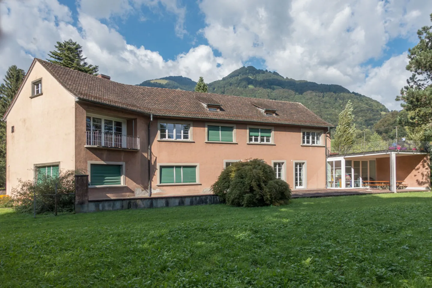 Attractive office space for rent in a central location in Ziegelbrücke - Photo 1 of 3