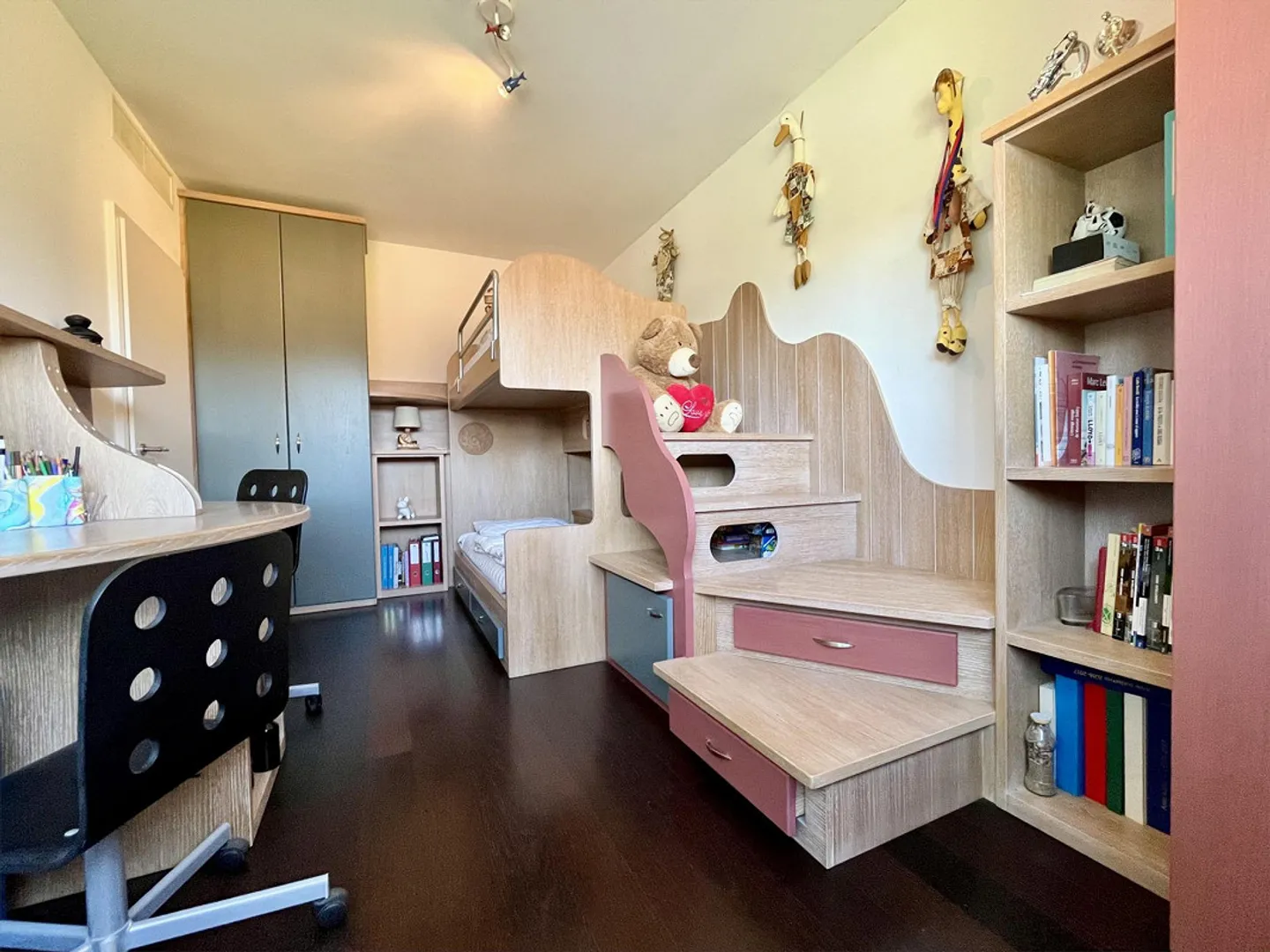 Bella villa moderna con 6,5 camere e piscina a Cadro - Foto 7 di 9