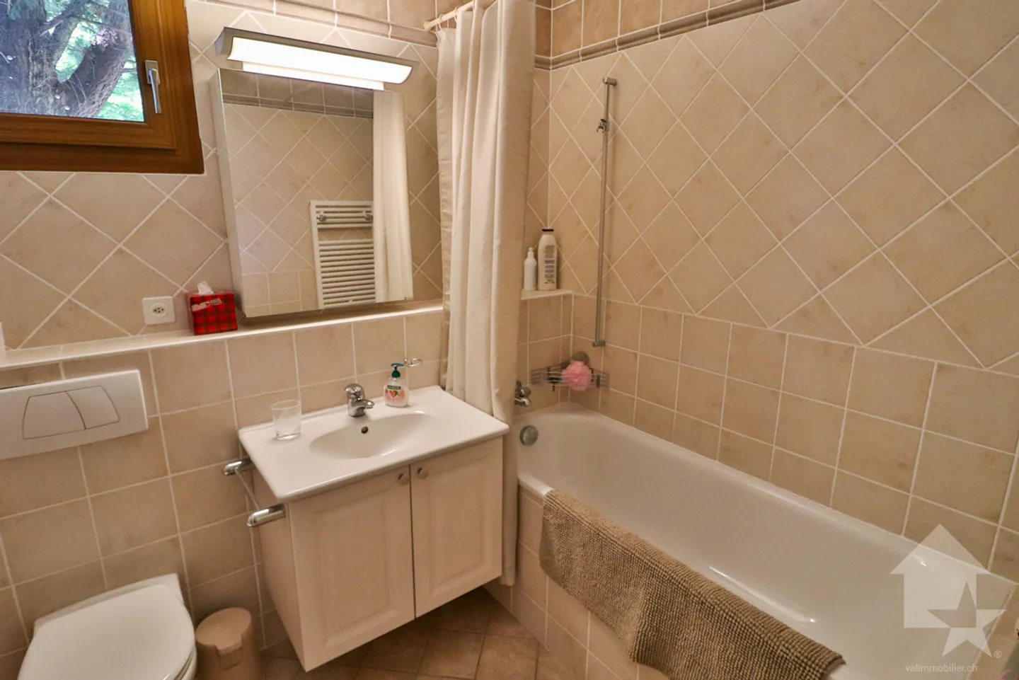 Geräumiges 11-Zimmer-Haus im Zentrum des Weinbergs von Martigny-Combe - Foto 19 von 34
