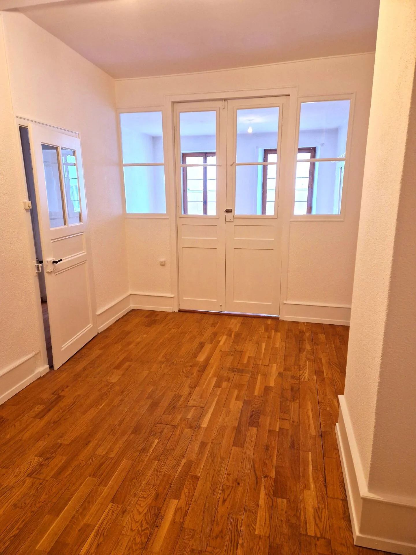 Charming apartment in the heart of the old town of Orbe! - Photo 3 of 6