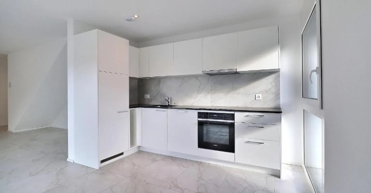 Appartement spacieux avec combles - Photo 3 sur 12
