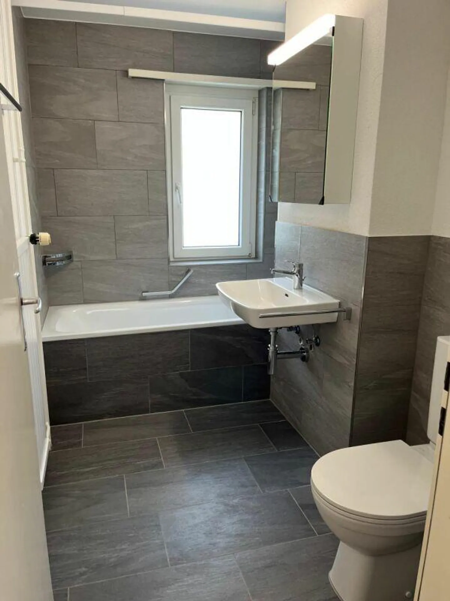 Frisch sanierte 4.5-Zimmer-Wohnung in ruhiger Lage von Bronschhofen - Foto 9 von 11