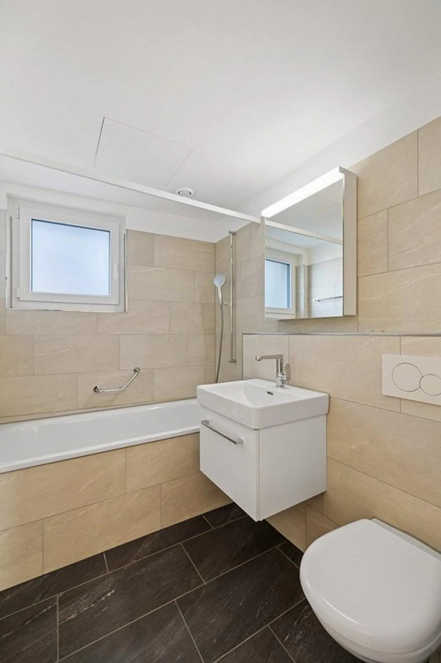 Renovated 4-room apartment - near Biozentrum / Kantonsspital - Photo 3 of 10