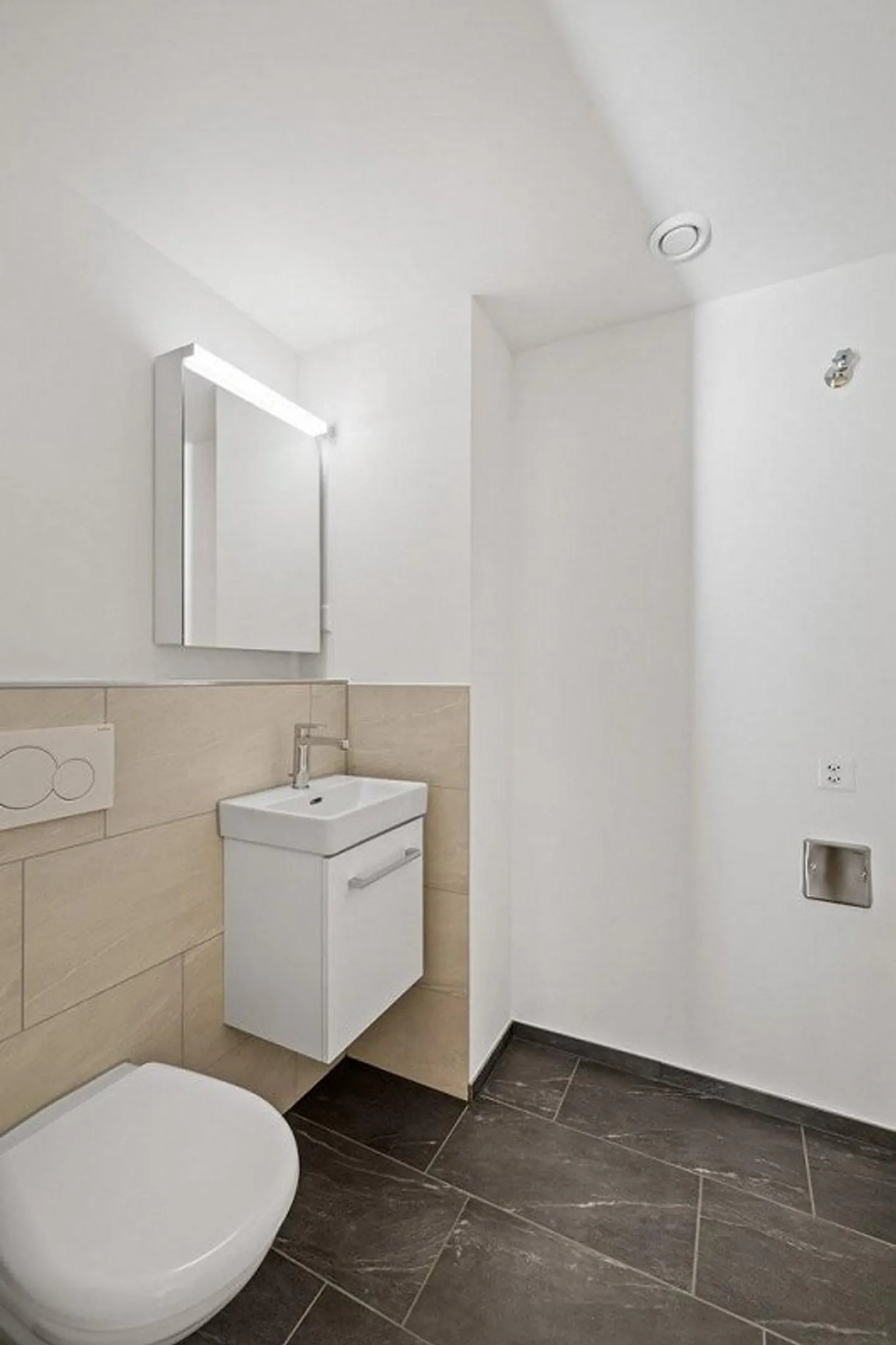 Renovated 4-room apartment - near Biozentrum / Kantonsspital - Photo 4 of 10