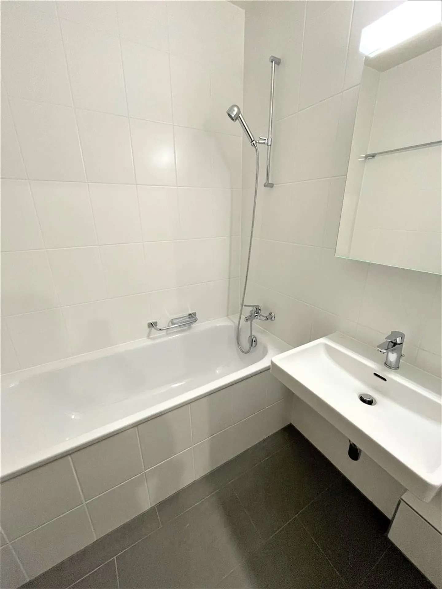 Collegamento - vicino al quartiere bancario - Foto 4 di 9