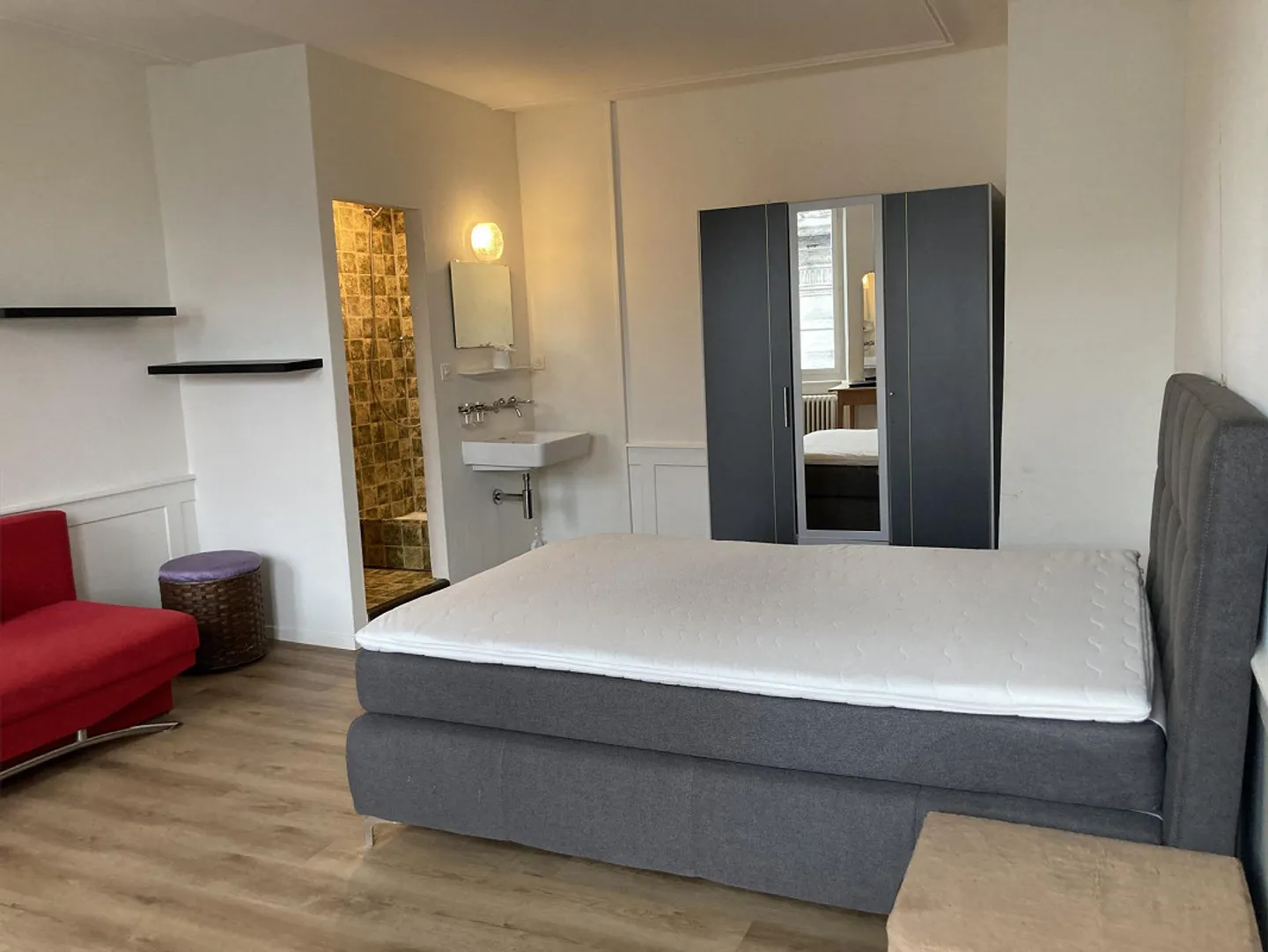 Pour les navetteurs/résidents de week-end : chambre studio meublée - Photo 1 sur 4