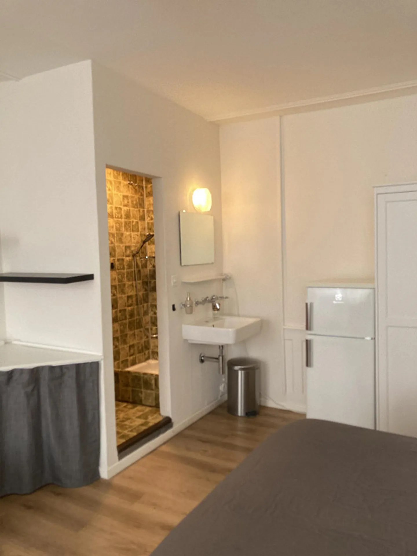 Pour les navetteurs/résidents de week-end : chambre studio meublée - Photo 3 sur 4