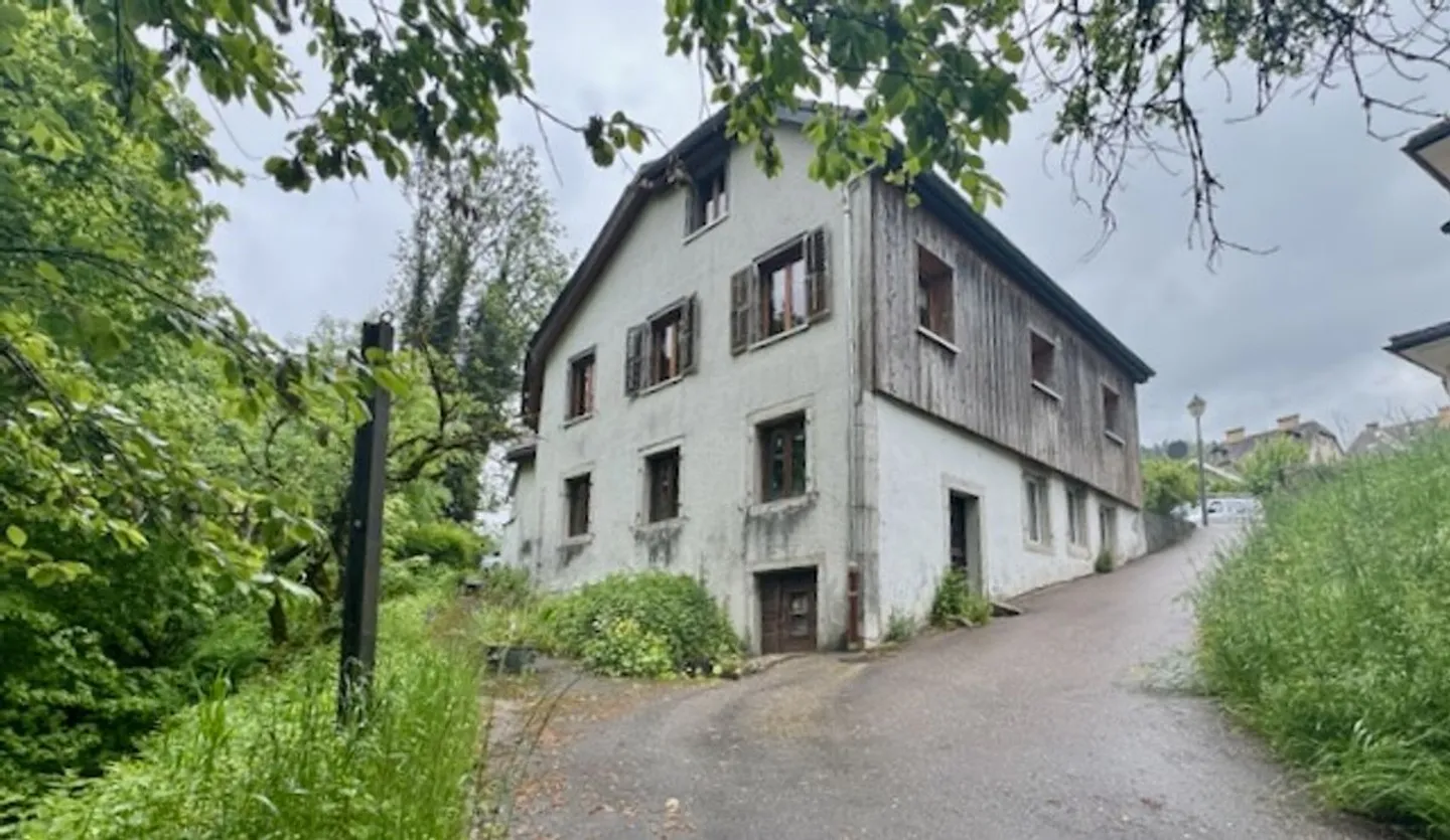 Maison de charme à rénover aux Brenets - Photo 3 sur 13