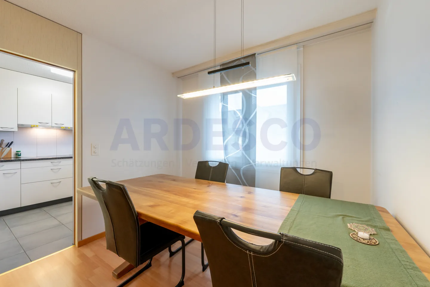 Helles Apartment mit Balkon - Foto 4 von 12