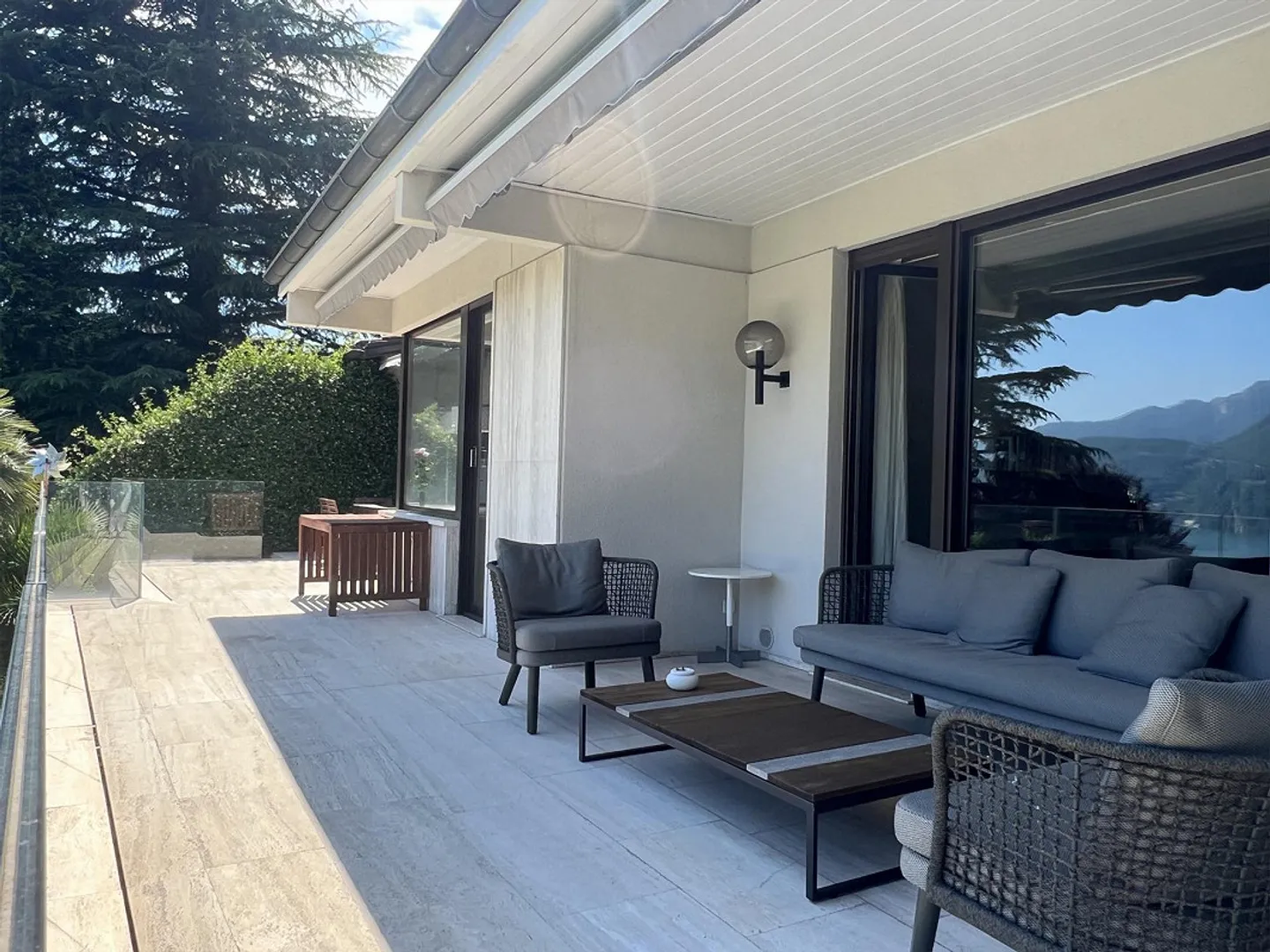 LUXURIÖSE VILLA IN PRIVILEGIERTER LAGE - Foto 9 von 13