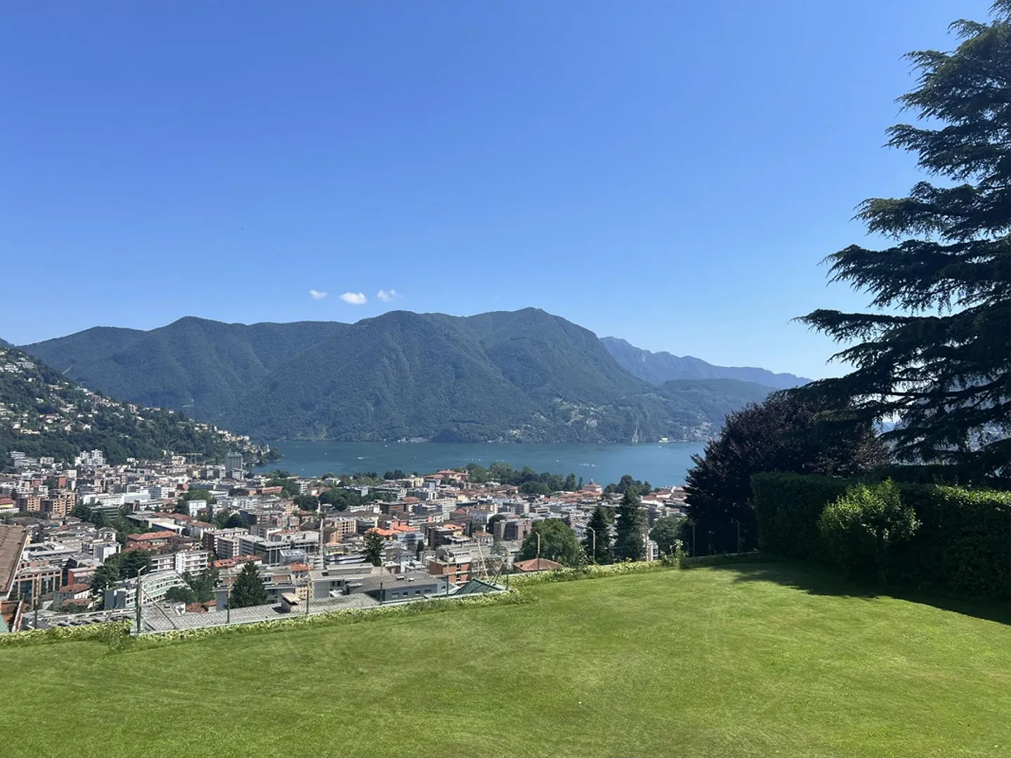 LUXURIÖSE VILLA IN PRIVILEGIERTER LAGE - Foto 10 von 13