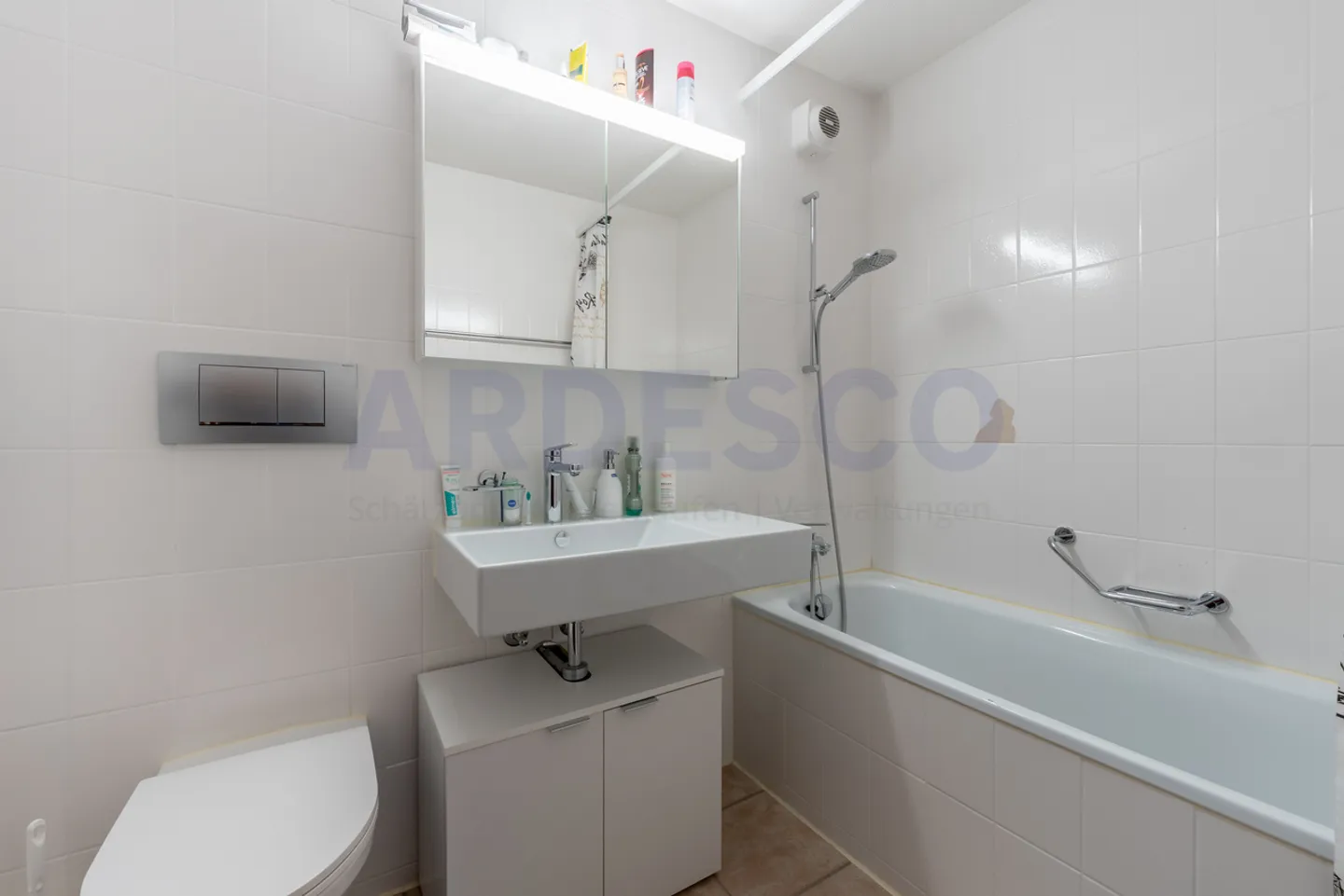 Helles Apartment mit Balkon - Foto 8 von 12