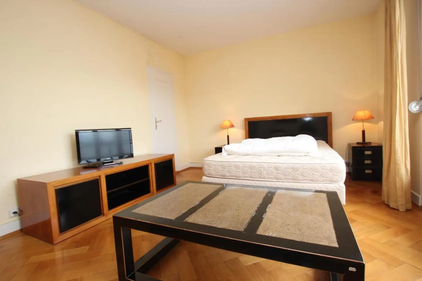 studio apartment - Photo 2 of 4