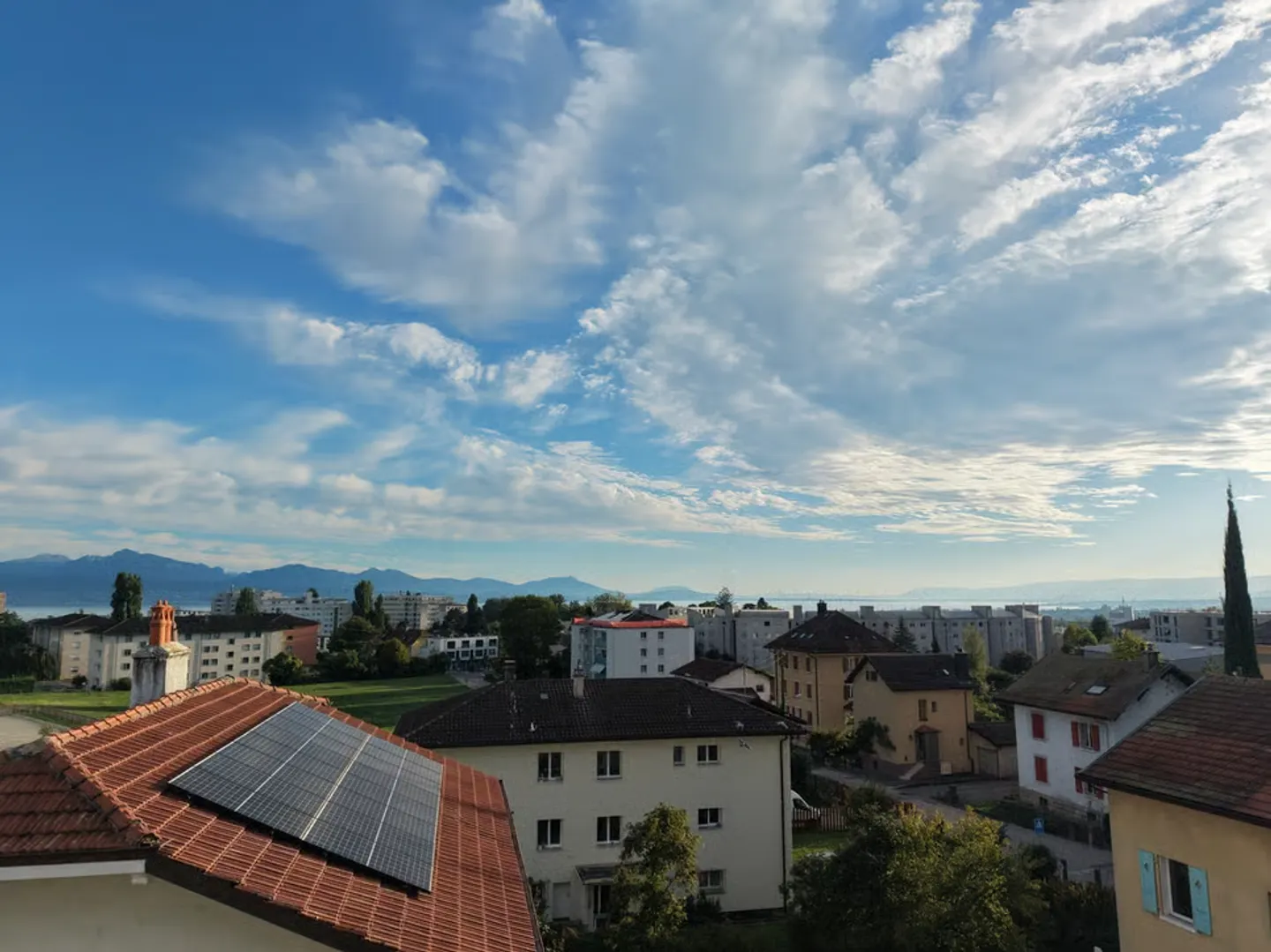 AN DEN TOREN VON LAUSANNE -- AUSGEZEICHNETE PENTHOUSE -- DACHTERASSE - Foto 6 von 10