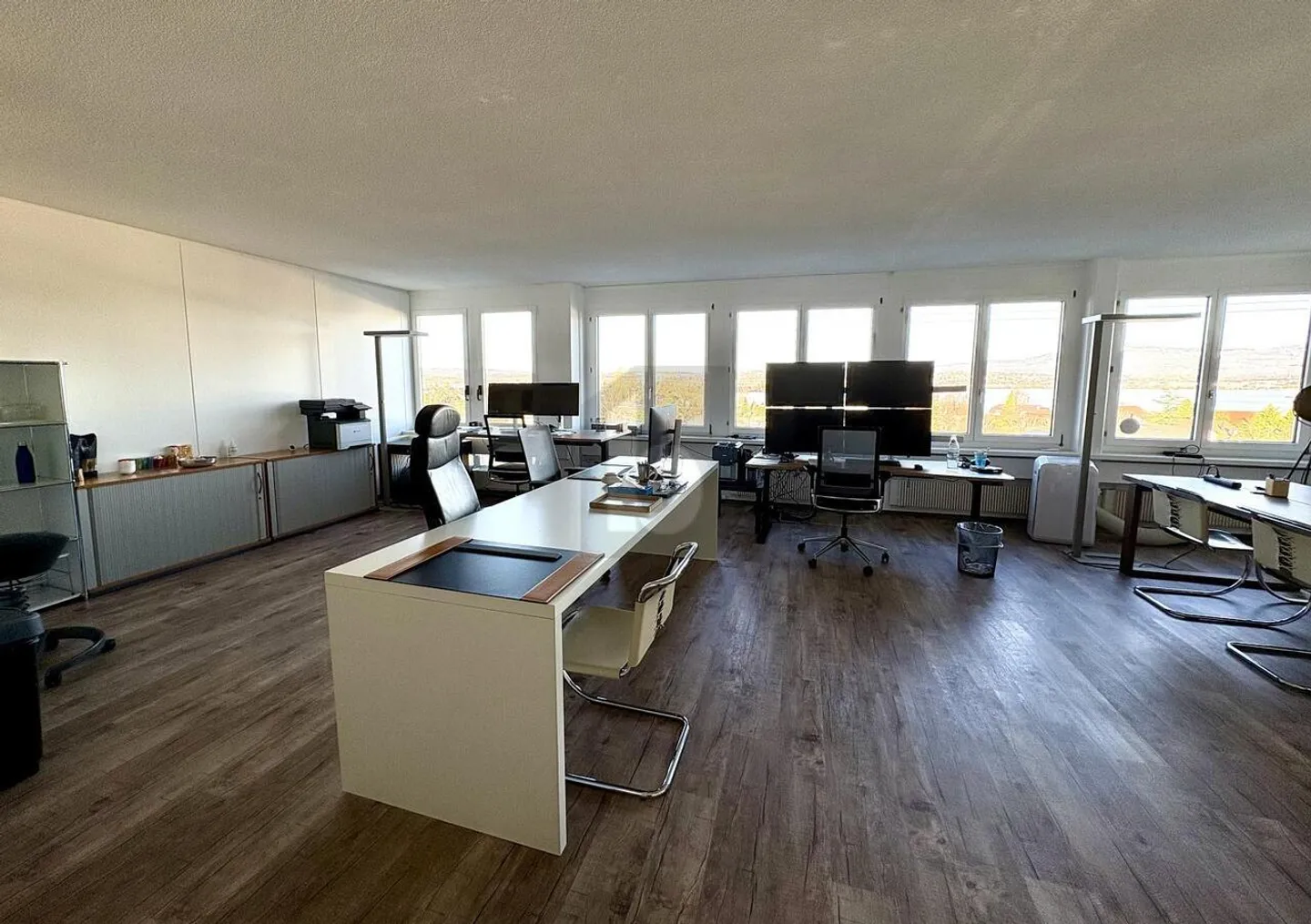 Repräsentatives Büro mit Seesicht - Foto 2 von 5