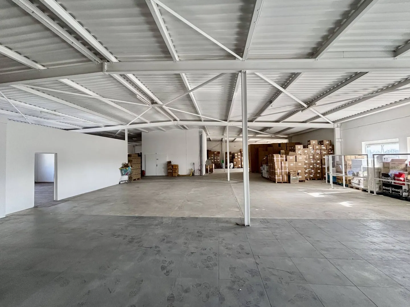 Vaud premises/storage/workshop of 625 m2 with loading dock access Bussigny - Photo 2 of 10