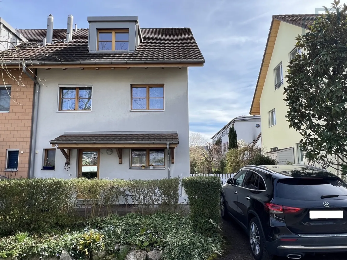 Maison de rangée ensoleillée avec beau jardin ! - Photo 3 sur 12