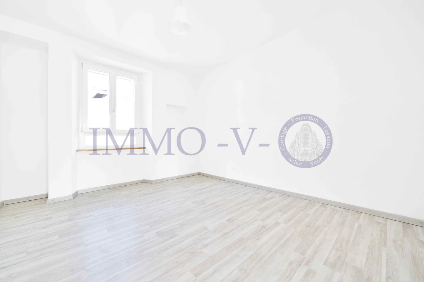 SPACIOUS AND BRIGHT WITH A LARGE BALCONY-TERRACE OF 60M2 AND LAKE VIEW - Photo 8 of 11