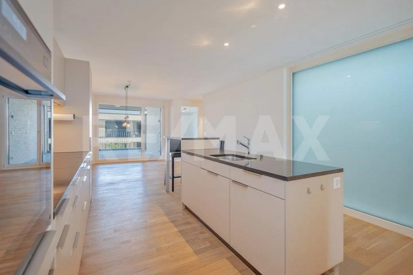Appartement 3.5 pièces presque neuf dans un emplacement de choix avec beaucoup d'espaces extérieurs - Photo 3 sur 11